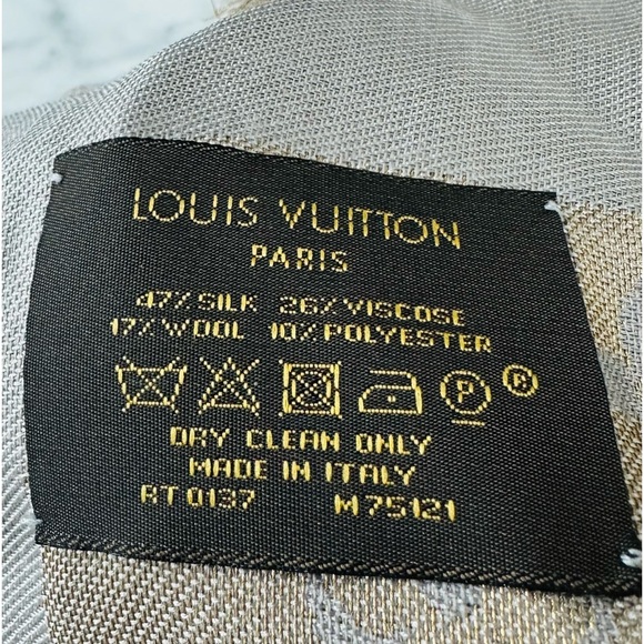 Louis Vuitton Monogram Shine Shawl - Picture 4 of 8